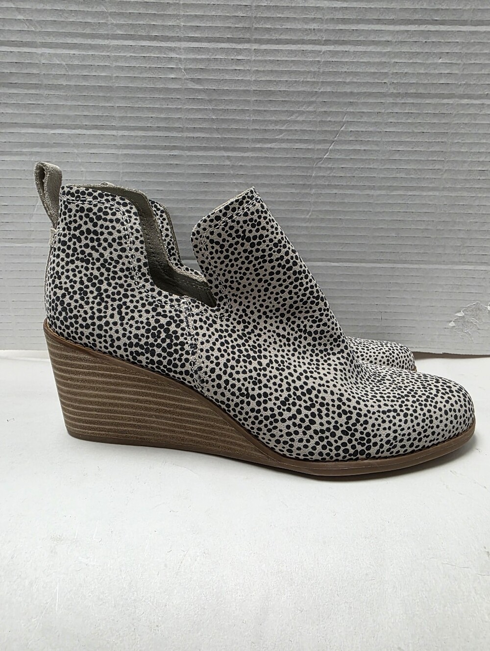 Toms Kallie Black White Cheetah Print Pull On Booties Sz 9